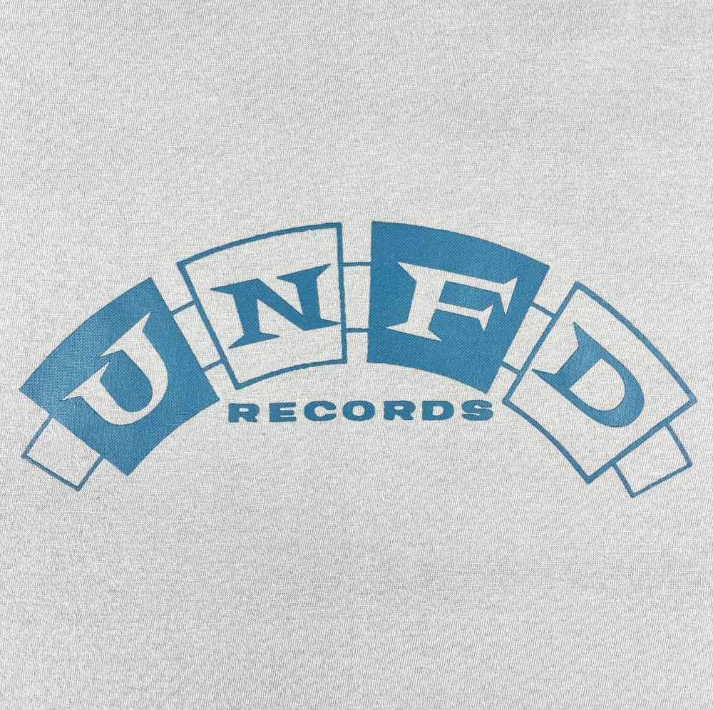 
                  
                    Record tee, grey
                  
                